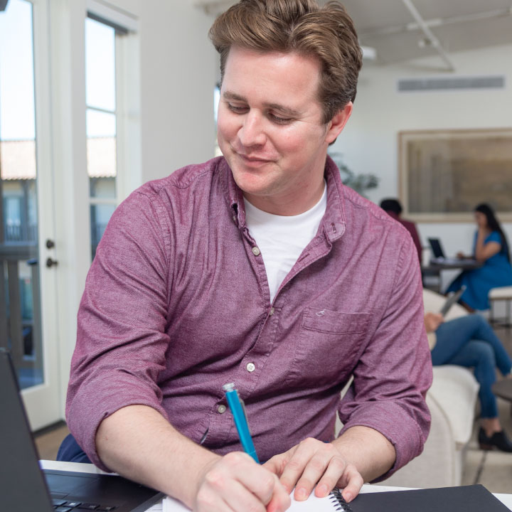 A man shopping for life insurance online